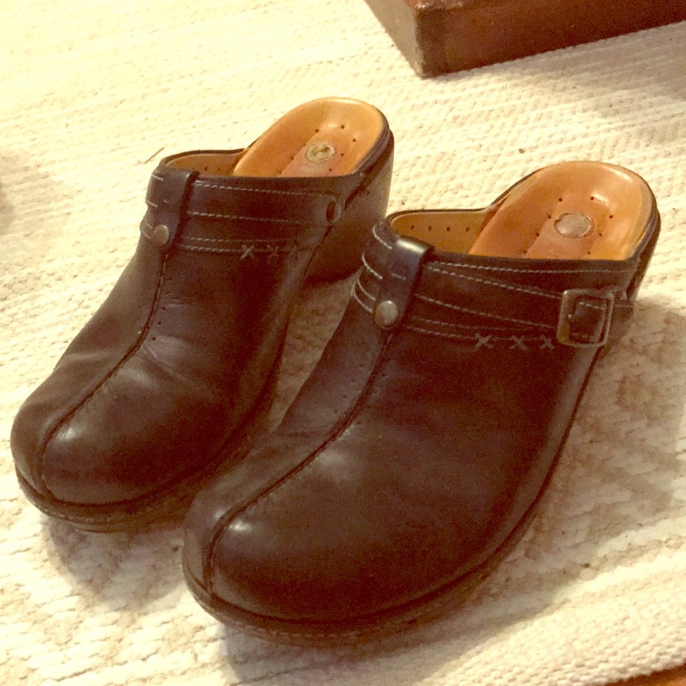Structured Clarks slide on clogs